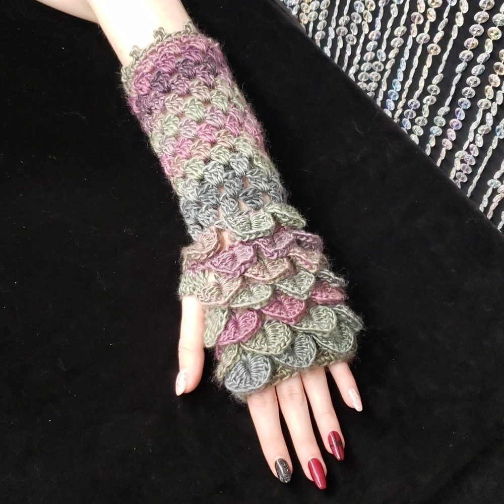 Handmade Crochet Fingerless Dragonscale Gloves - Picture 2 of 4